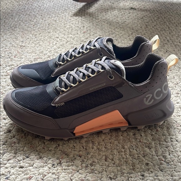 ECCO Women’s Sneakers - Picture 6 of 9